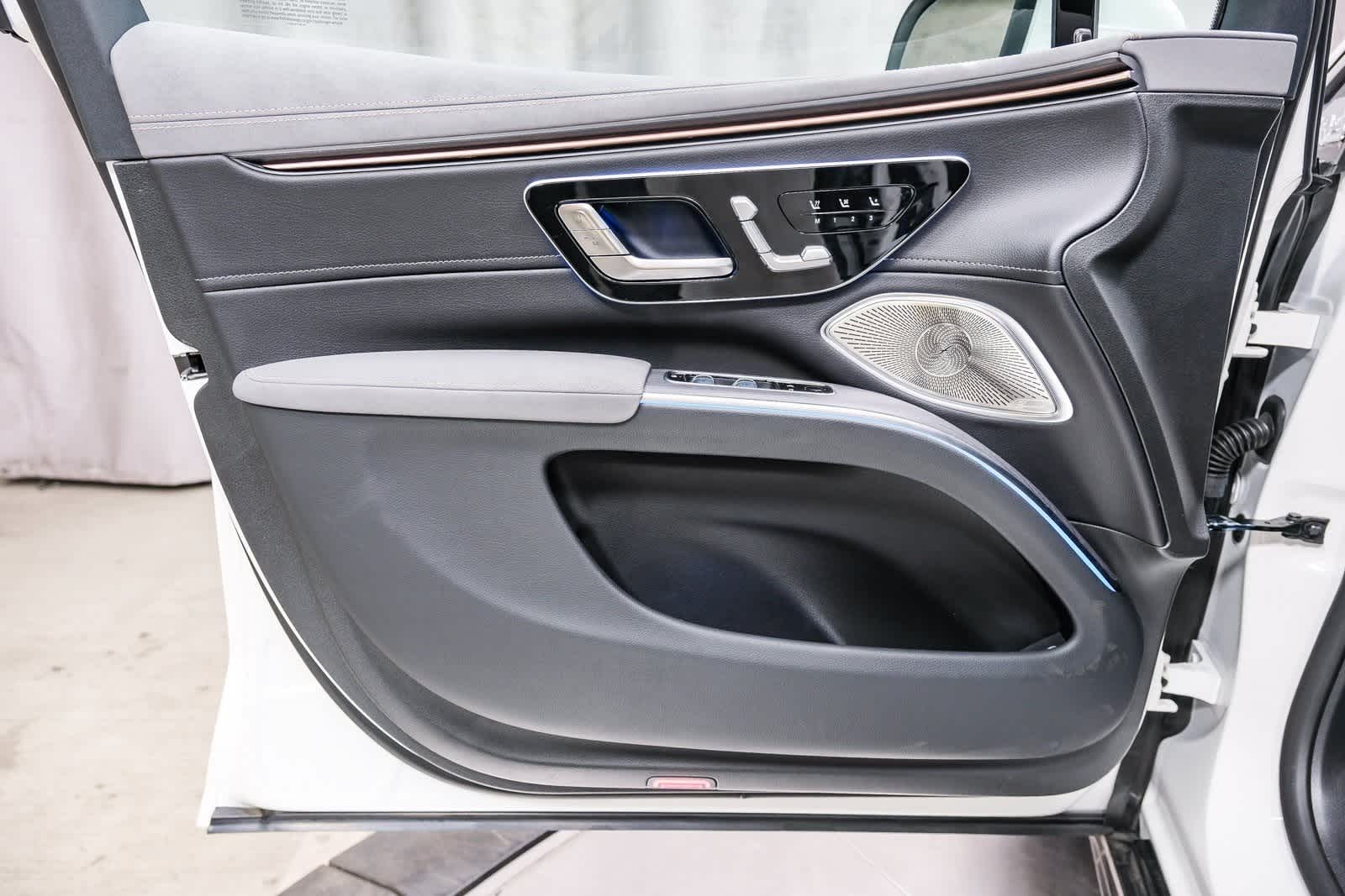 Thumbnail: 2026 Mercedes-Benz EQS - 21