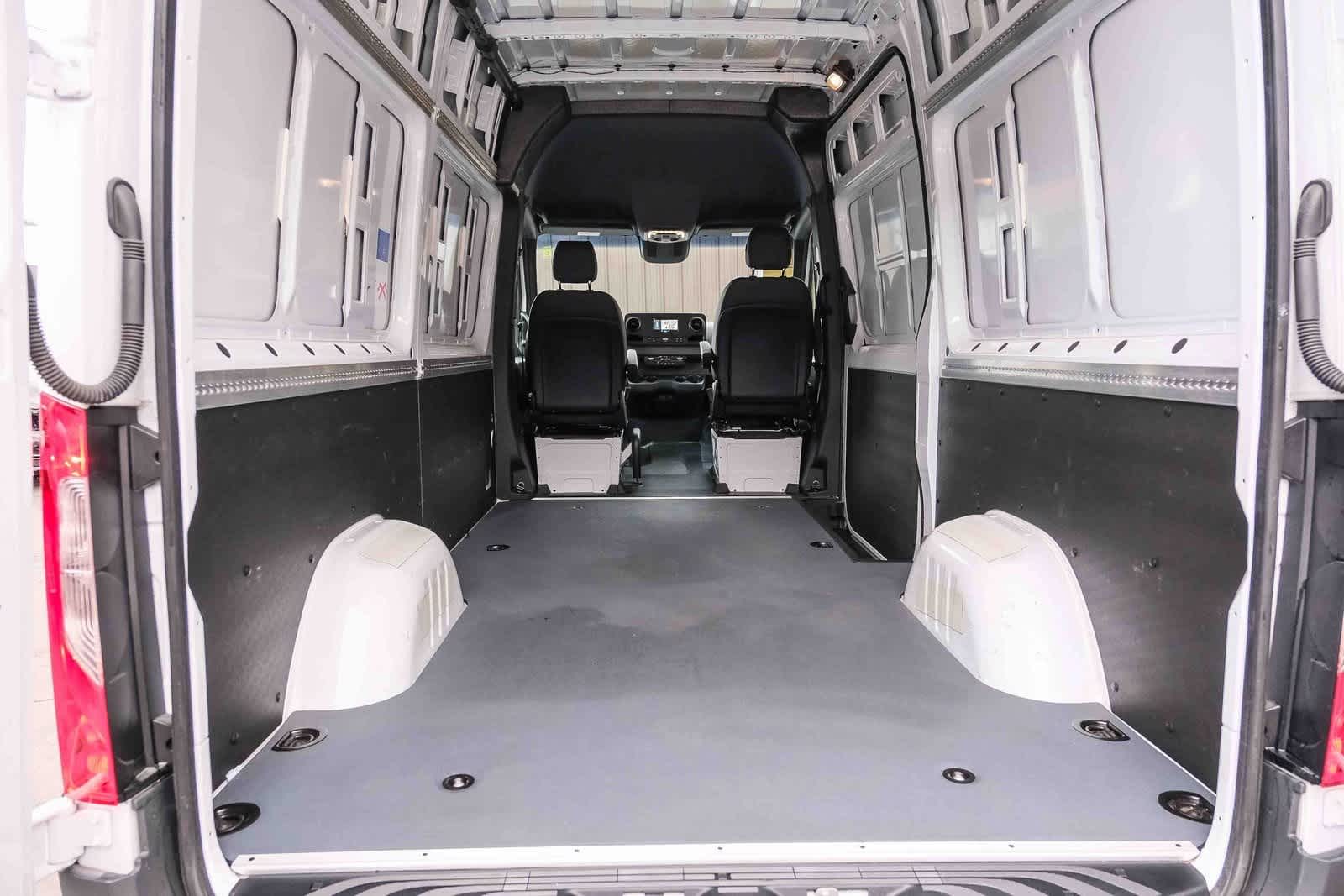 Thumbnail: 2024 Mercedes-Benz Sprinter - 29