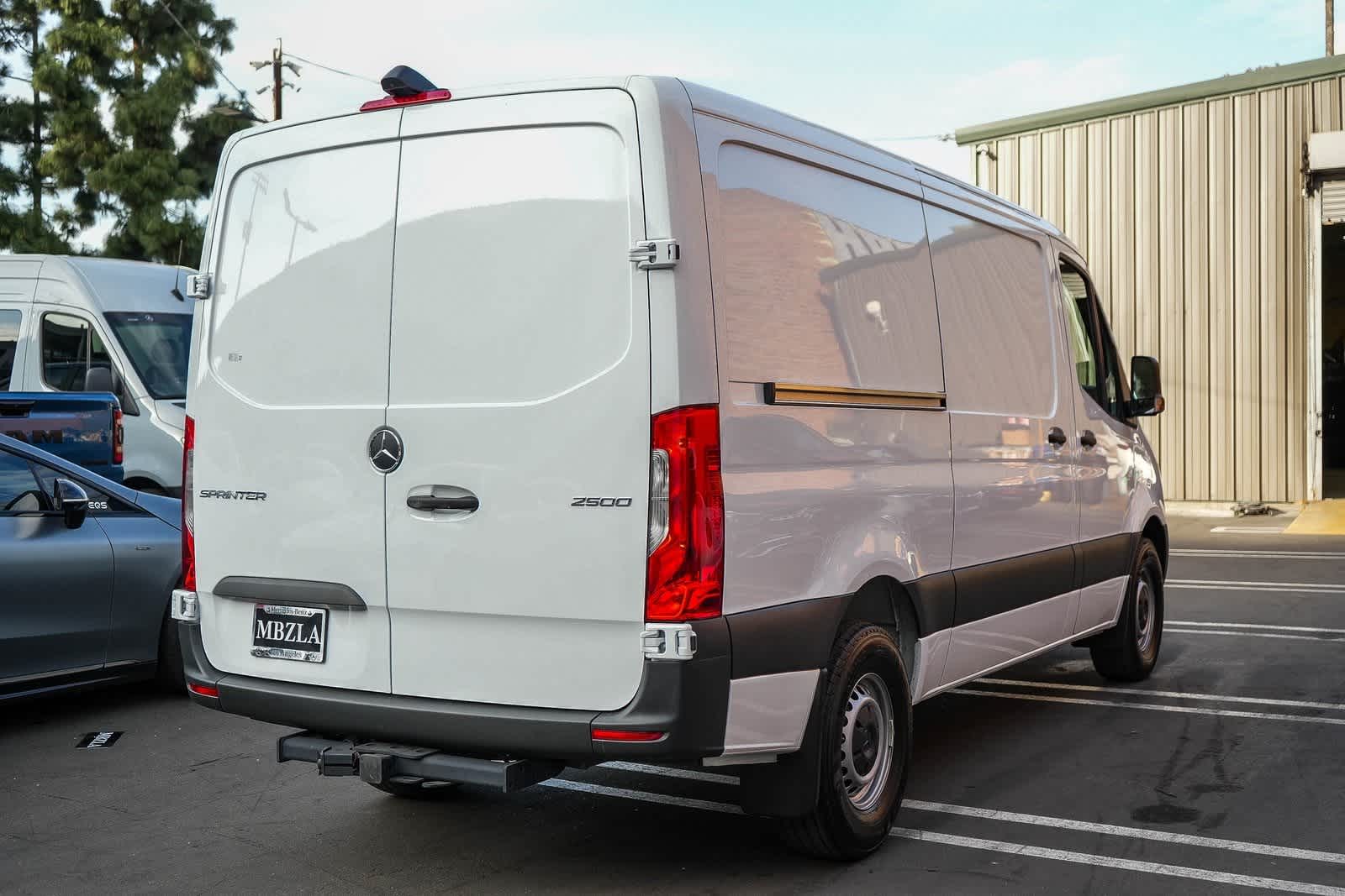 Thumbnail: 2025 Mercedes-Benz Sprinter - 6