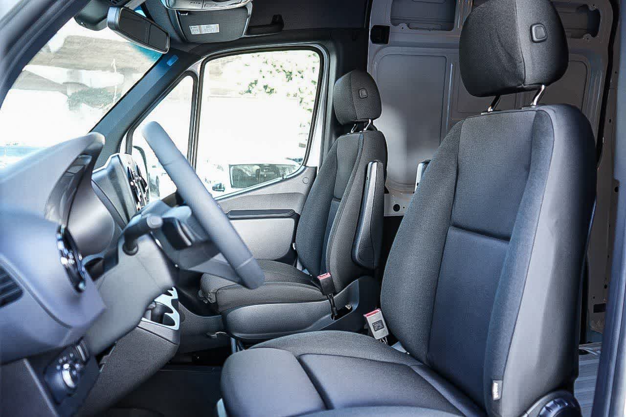 Thumbnail: 2026 Mercedes-Benz Sprinter - 15