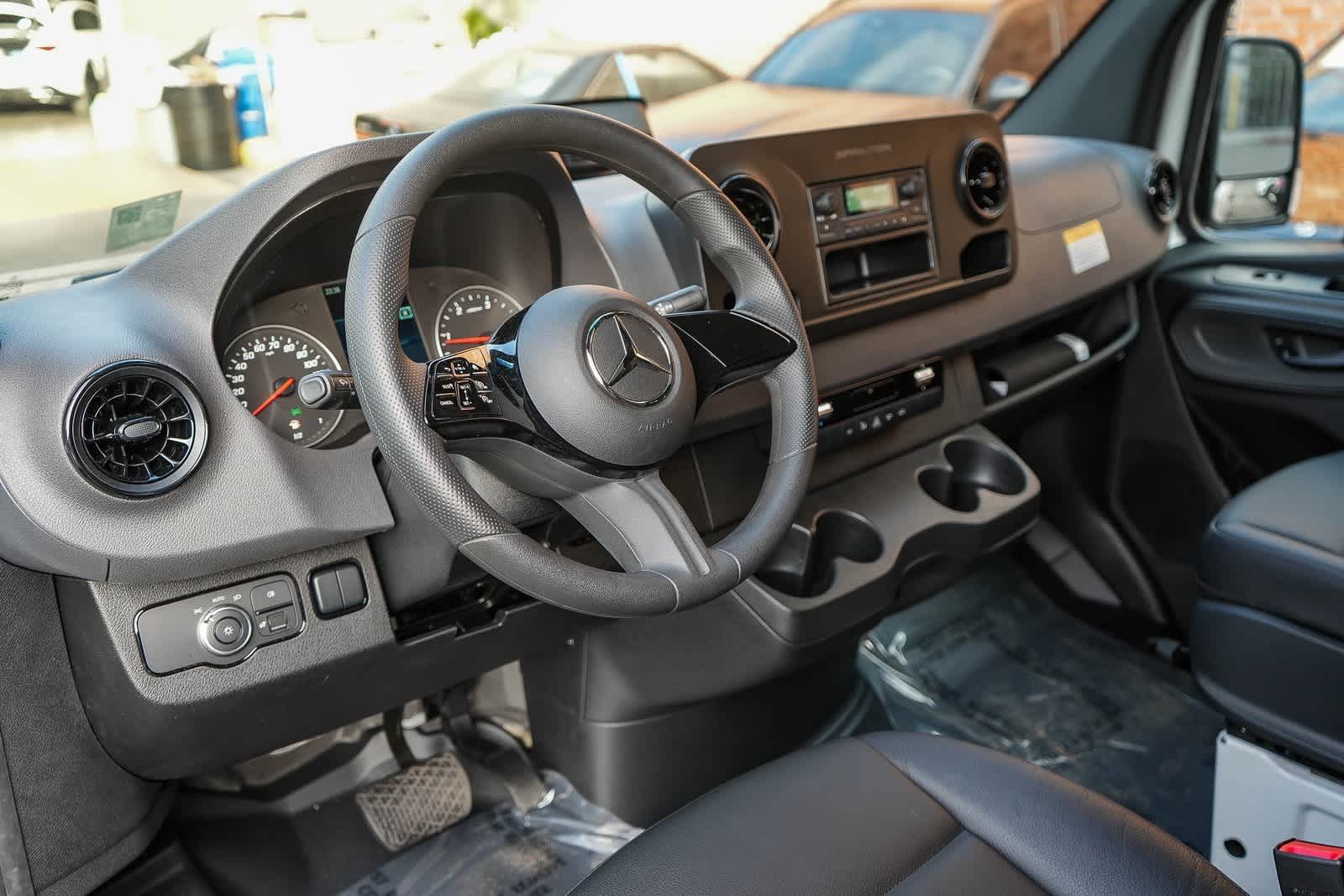 Thumbnail: 2025 Mercedes-Benz Sprinter - 12