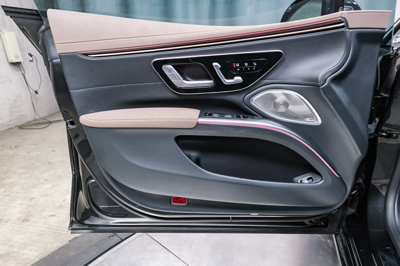 Thumbnail: 2022 Mercedes-Benz EQS - 18