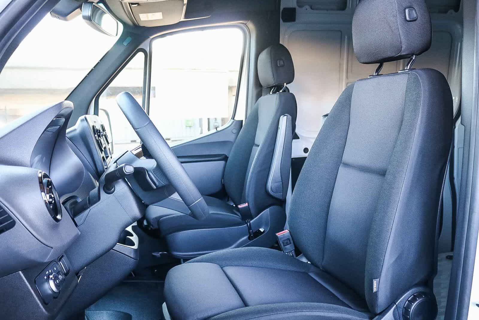 Thumbnail: 2026 Mercedes-Benz Sprinter - 17