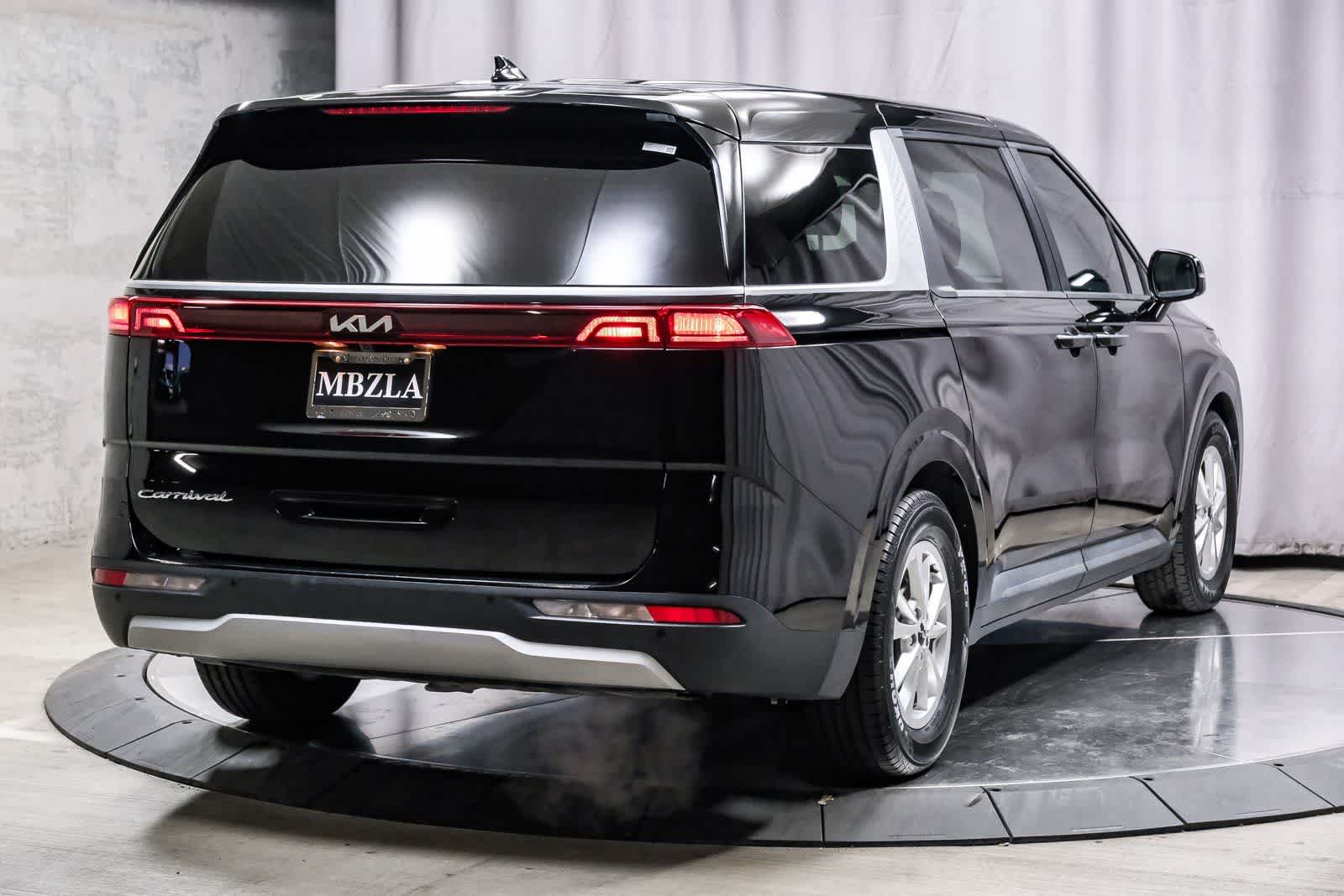 Thumbnail: 2022 Kia Carnival - 4