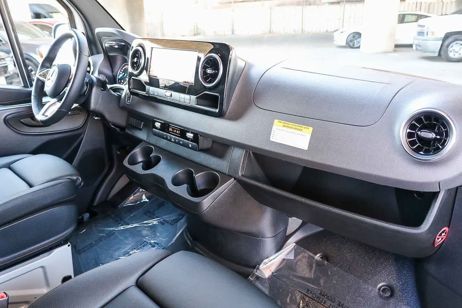 Thumbnail: 2024 Mercedes-Benz eSprinter - 13