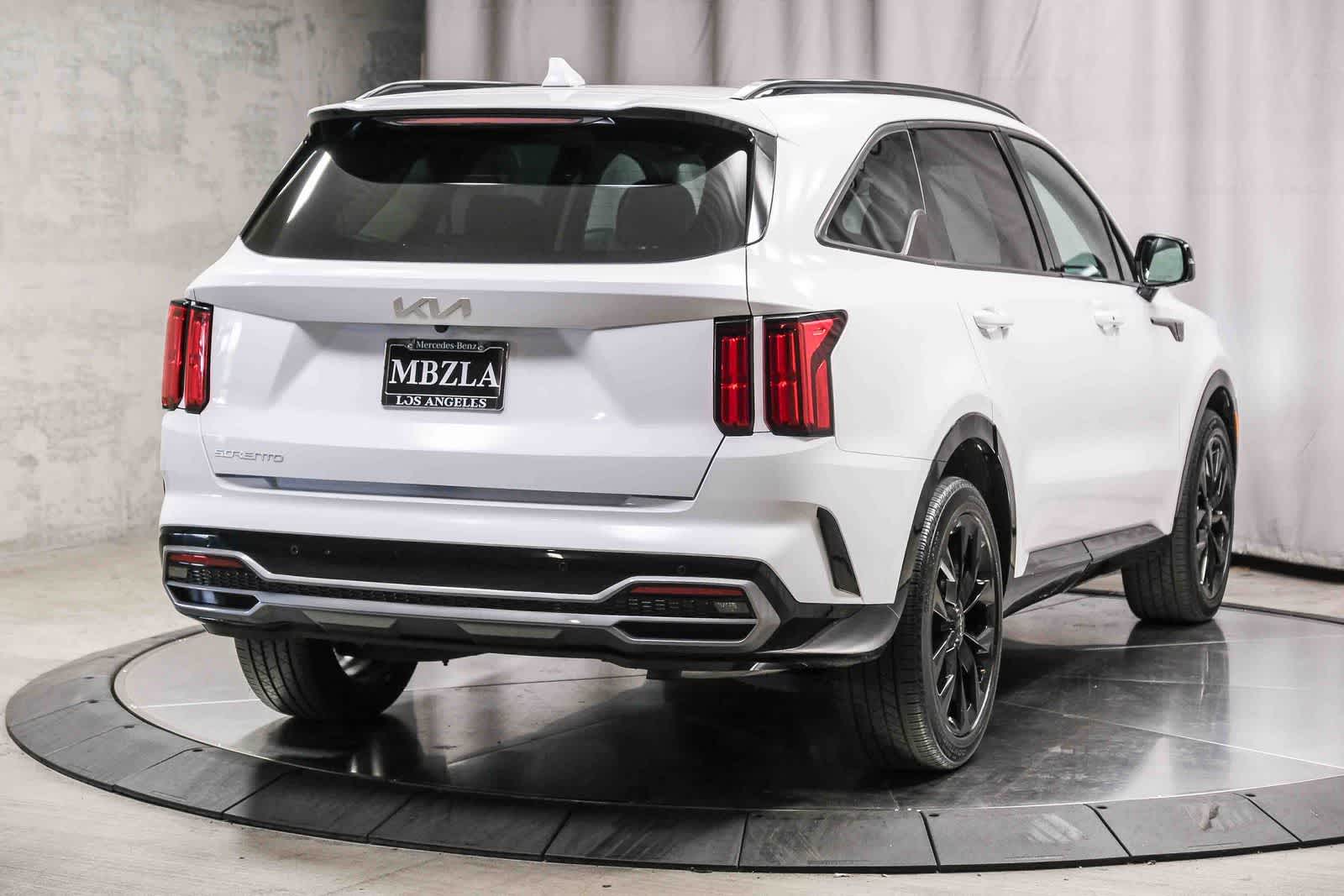 Thumbnail: 2023 Kia Sorento - 3