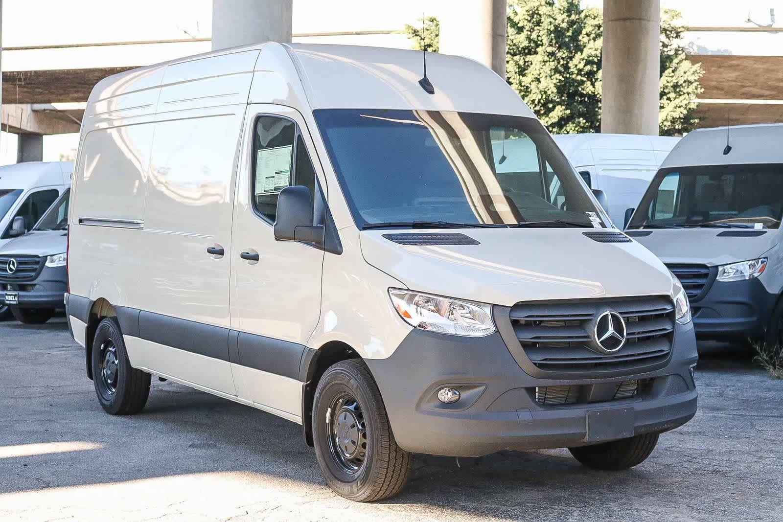 Thumbnail: 2025 Mercedes-Benz Sprinter - 3