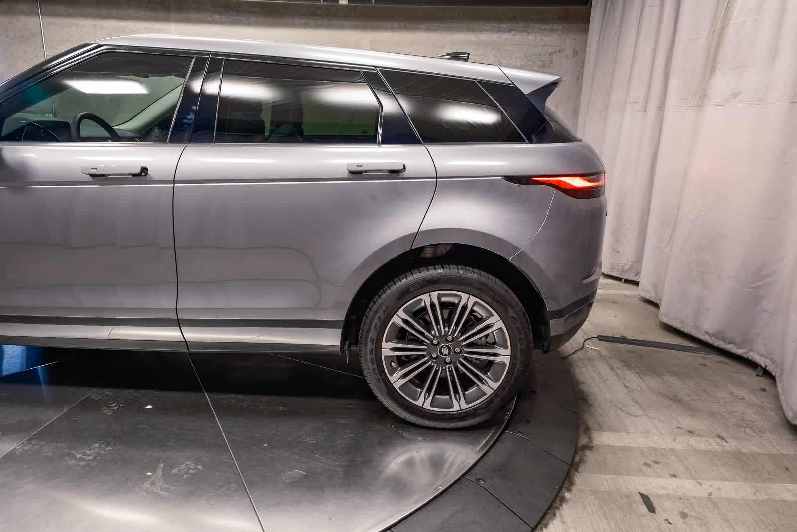 Thumbnail: 2025 Land Rover Range Rover Evoque - 8
