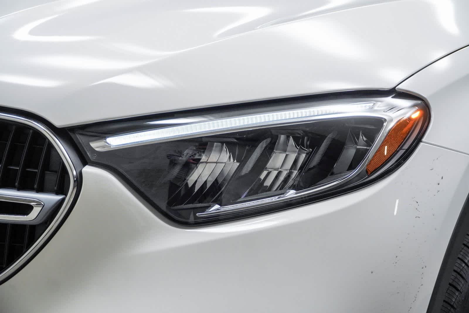2025 Mercedes-Benz GLC 300 8