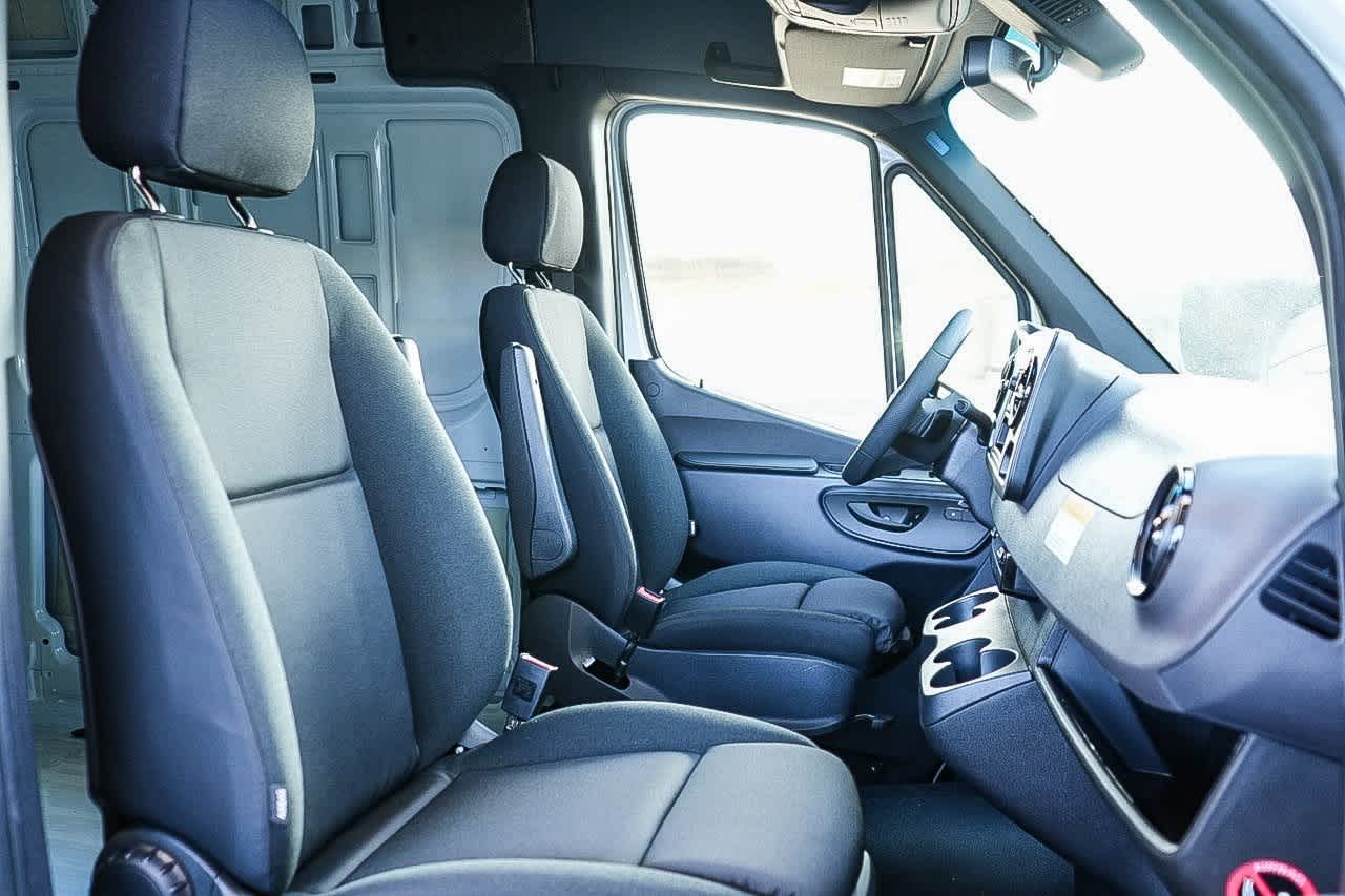 Thumbnail: 2026 Mercedes-Benz Sprinter - 15