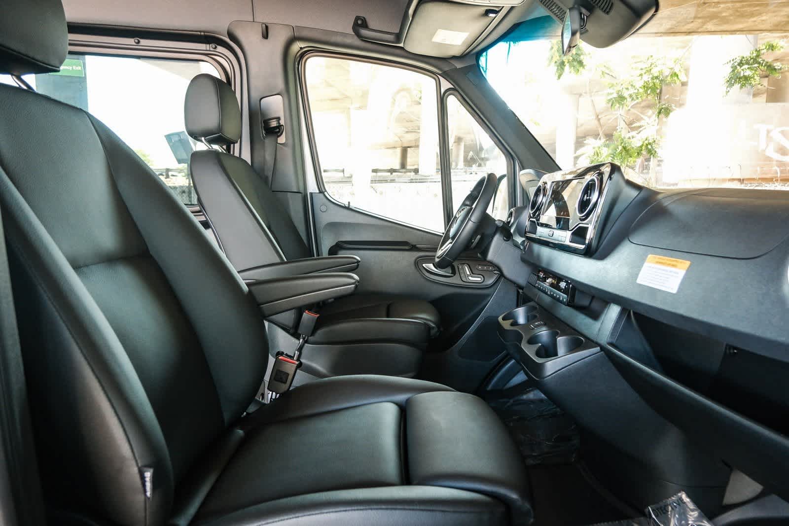 Thumbnail: 2024 Mercedes-Benz Sprinter - 17