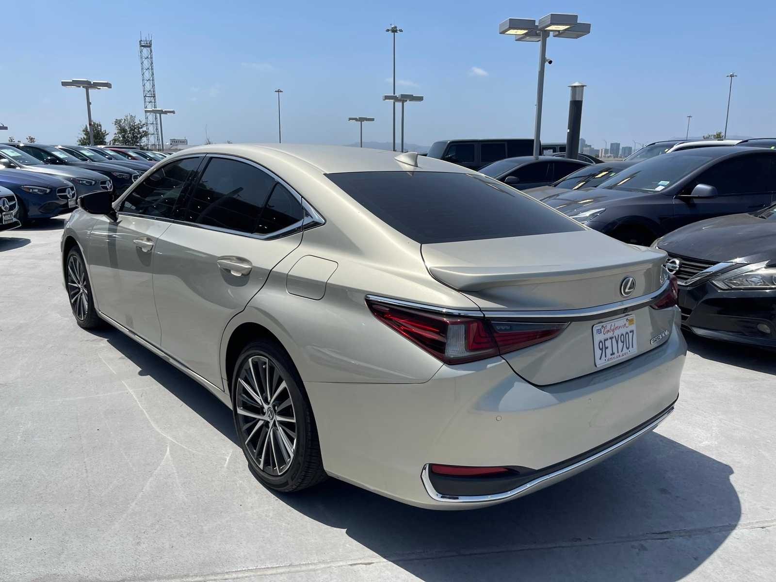 Thumbnail: 2023 Lexus ES - 2