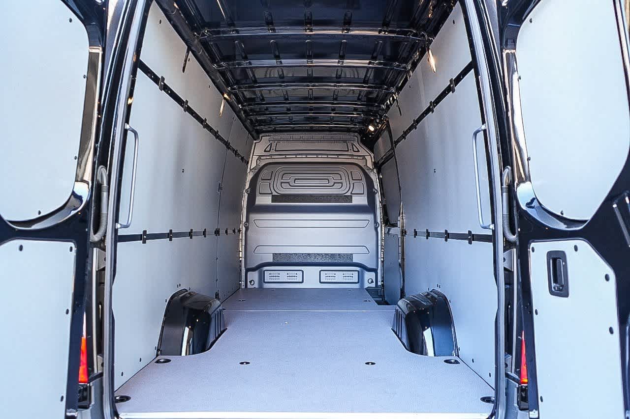 Thumbnail: 2024 Mercedes-Benz Sprinter - 22