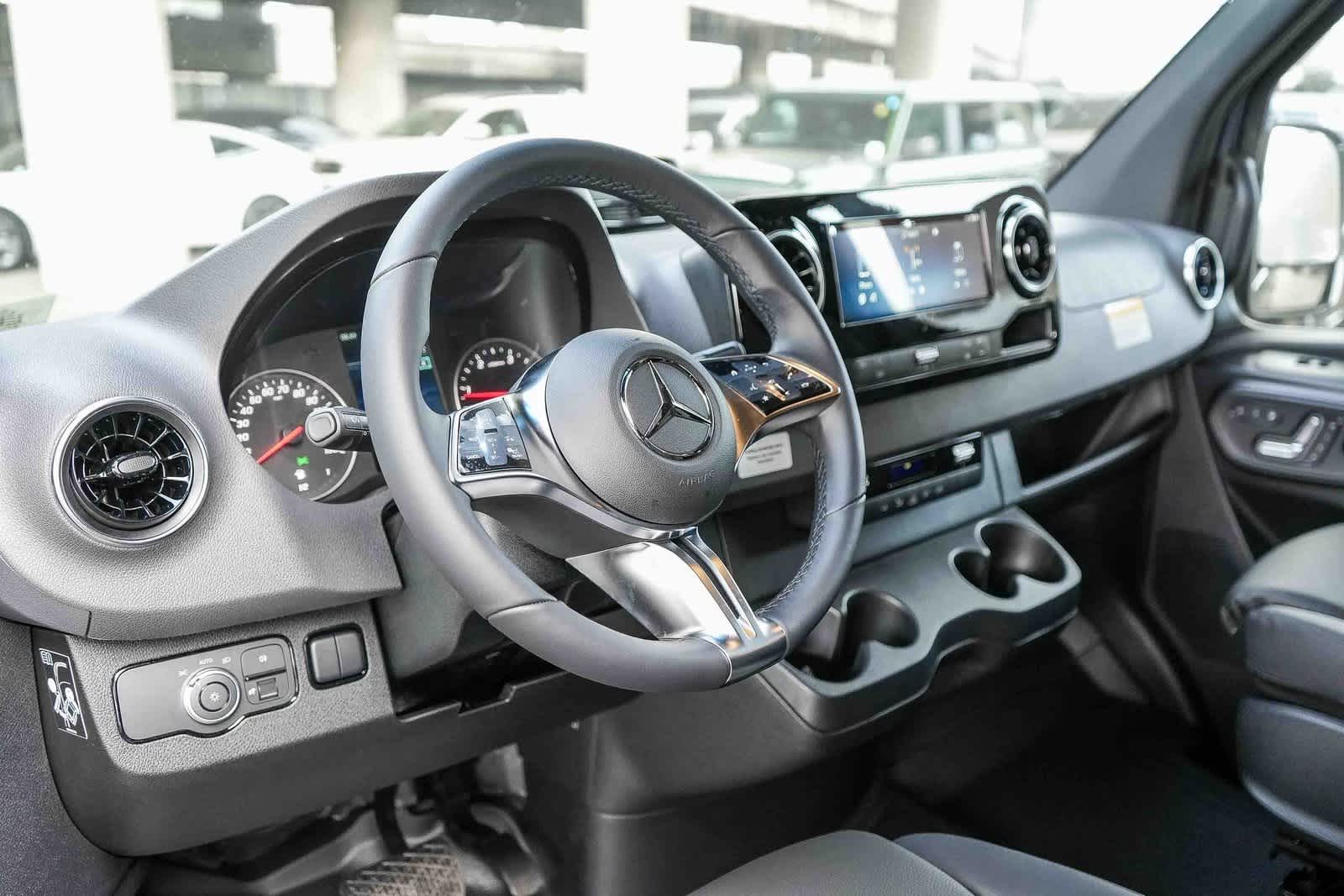 Thumbnail: 2026 Mercedes-Benz Sprinter - 12