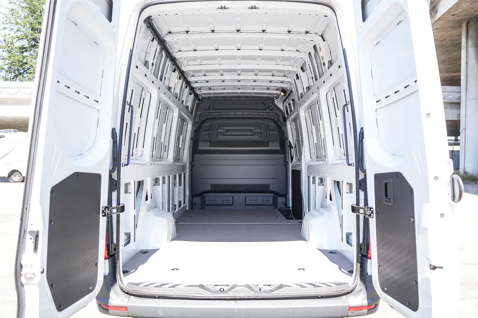 Thumbnail: 2025 Mercedes-Benz eSprinter - 27