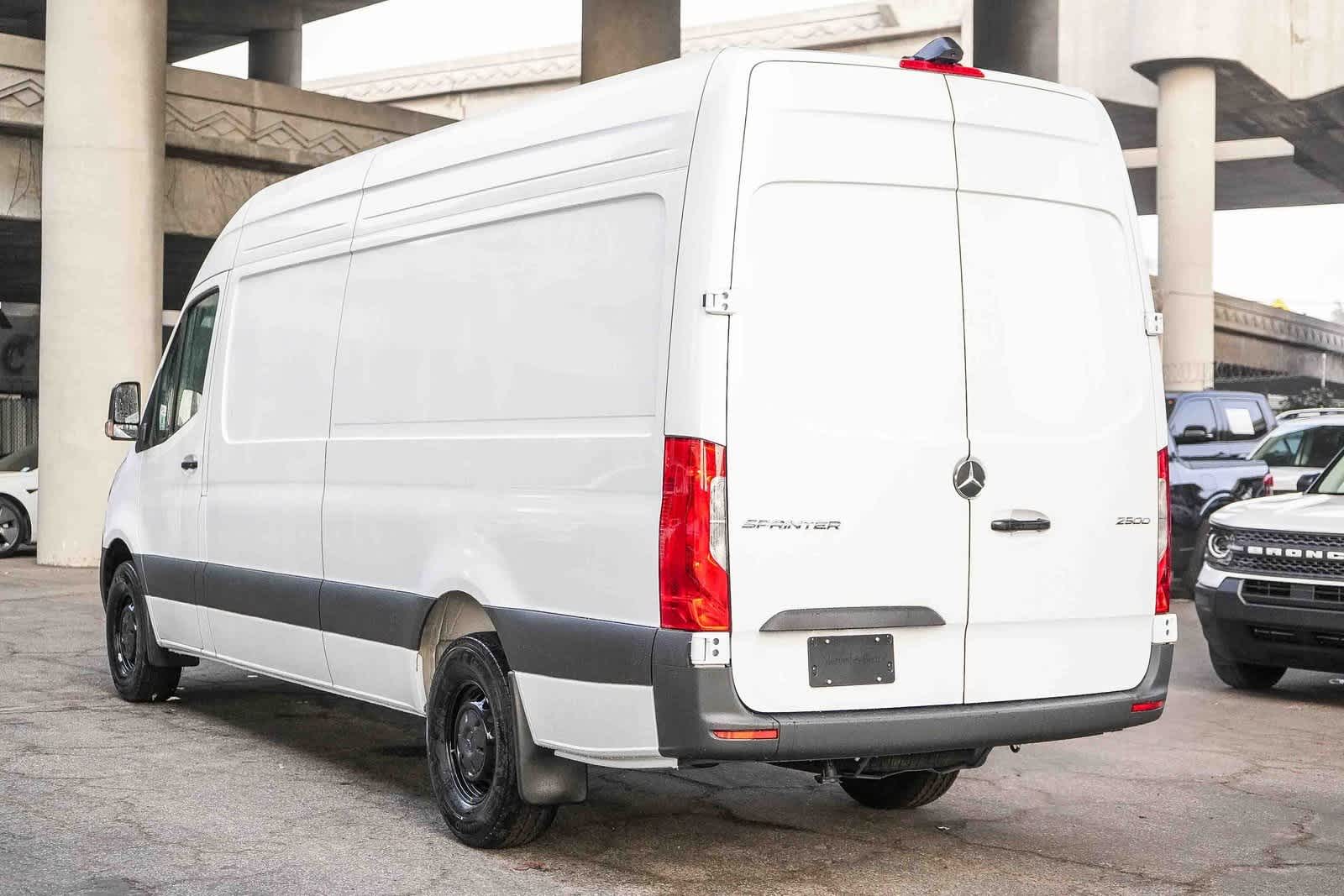 Thumbnail: 2026 Mercedes-Benz Sprinter - 8