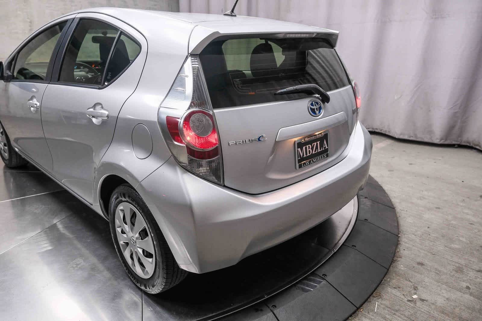 Thumbnail: 2014 Toyota Prius c - 8