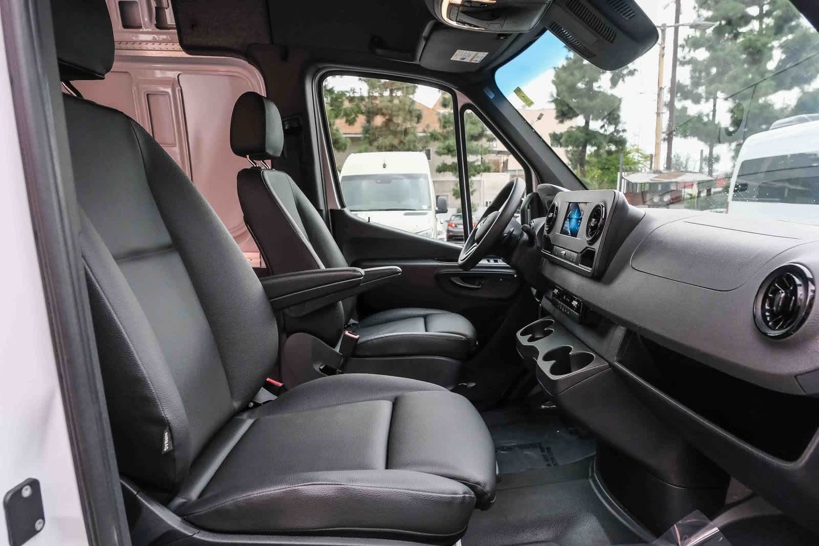 Thumbnail: 2024 Mercedes-Benz Sprinter - 18