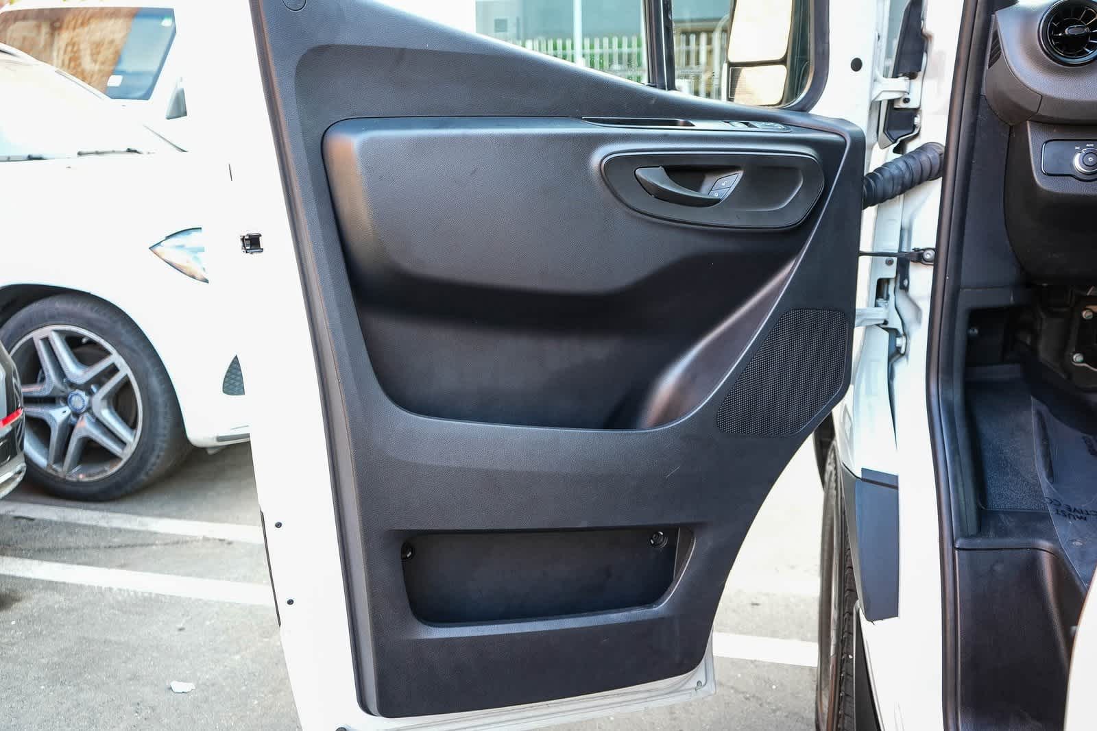 Thumbnail: 2021 Mercedes-Benz Sprinter - 18