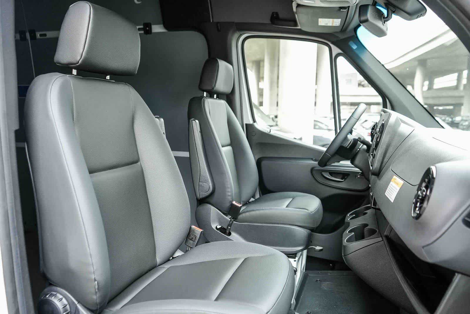 Thumbnail: 2026 Mercedes-Benz Sprinter - 16