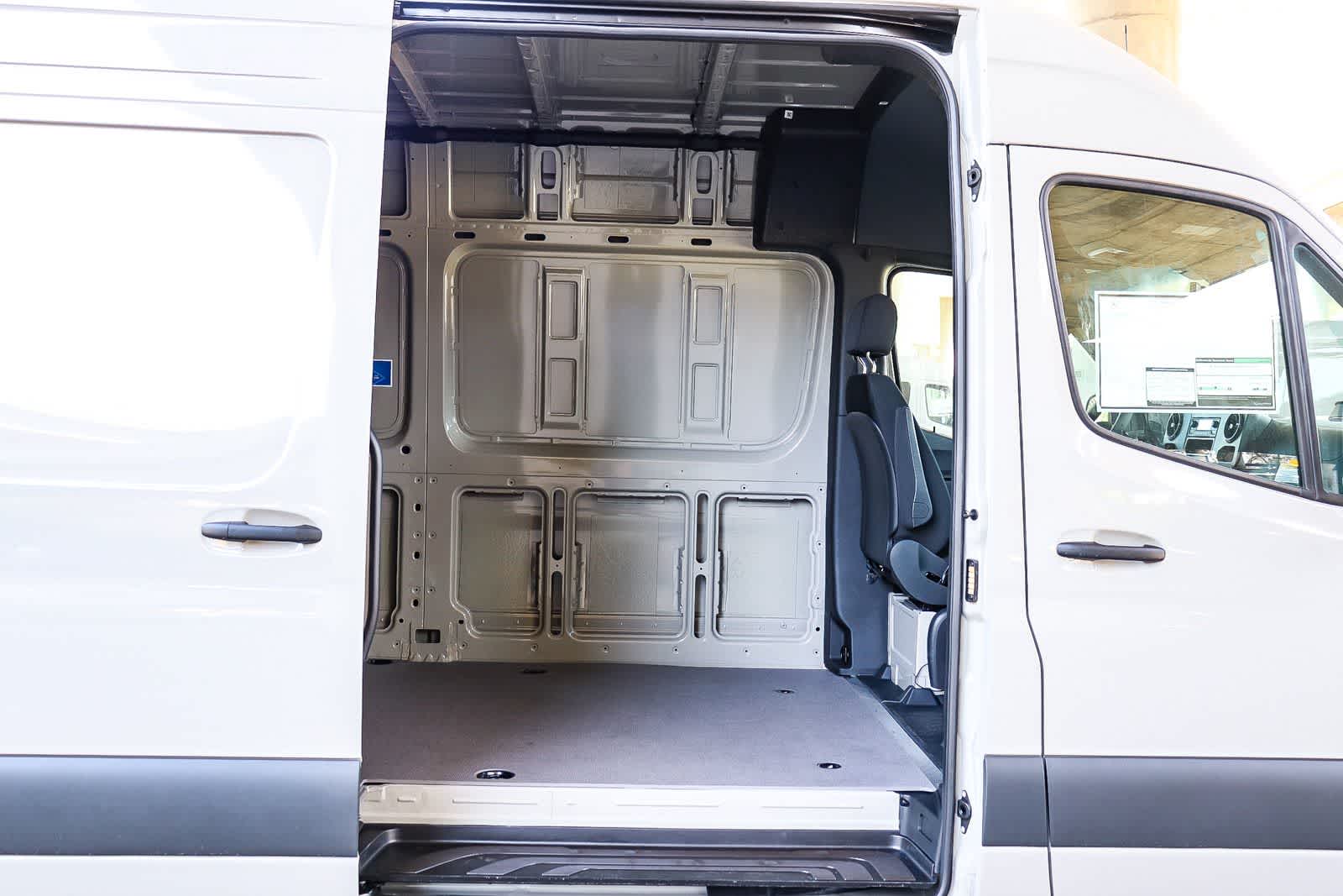 Thumbnail: 2026 Mercedes-Benz Sprinter - 27