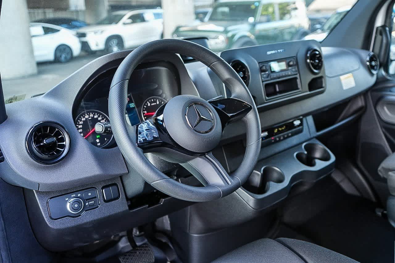 Thumbnail: 2026 Mercedes-Benz Sprinter - 12