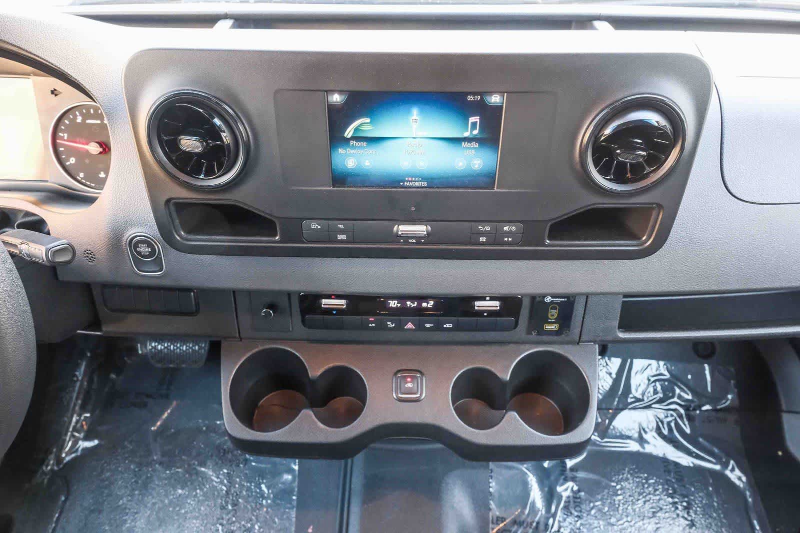 Thumbnail: 2024 Mercedes-Benz Sprinter - 19