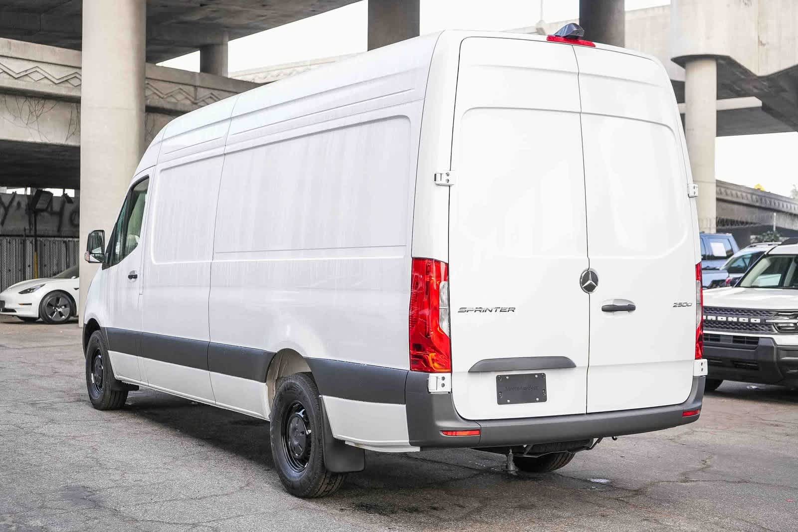 Thumbnail: 2026 Mercedes-Benz Sprinter - 8