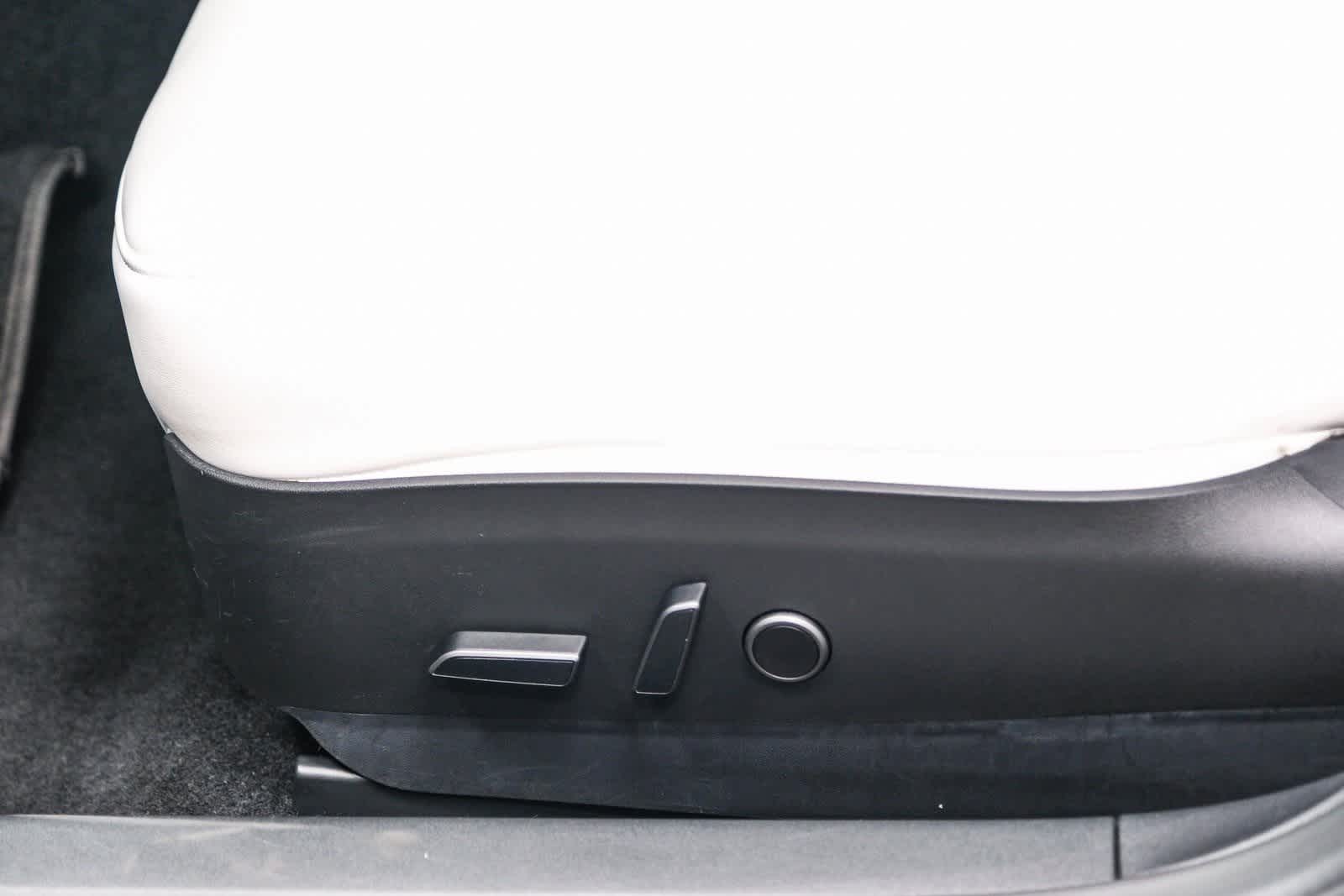 Thumbnail: 2023 Tesla Model 3 - 21