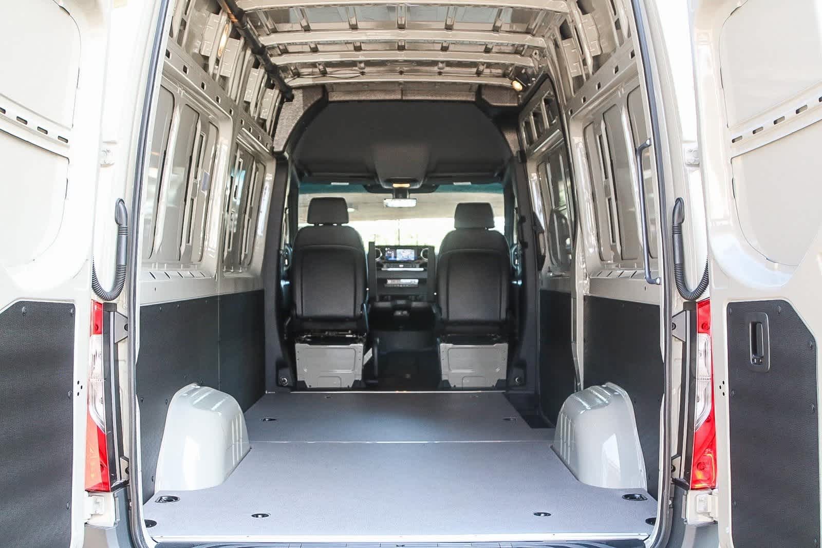 Thumbnail: 2025 Mercedes-Benz Sprinter - 24