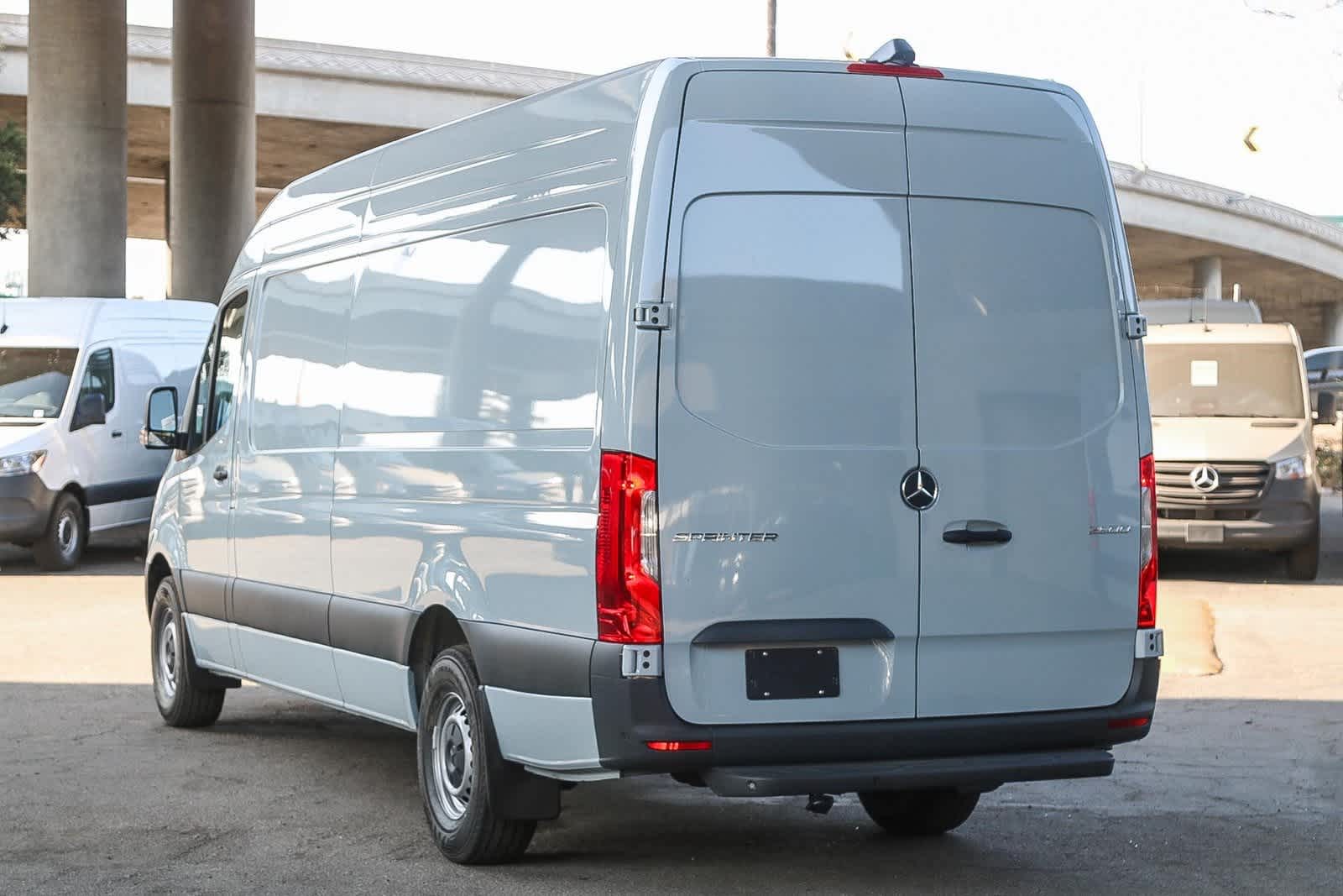 Thumbnail: 2025 Mercedes-Benz Sprinter - 8