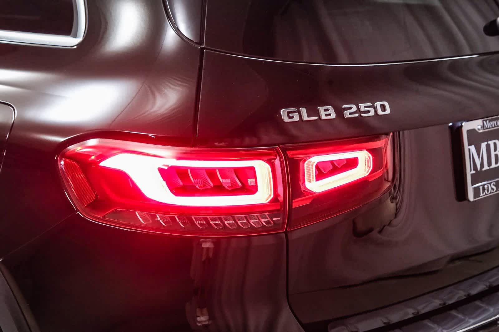 Thumbnail: 2020 Mercedes-Benz GLB - 7
