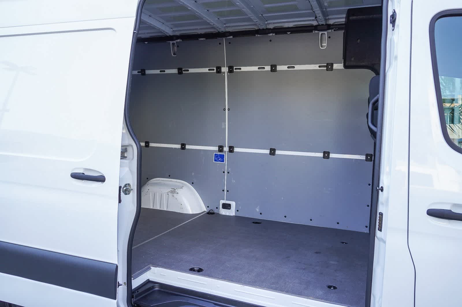 Thumbnail: 2021 Mercedes-Benz Sprinter - 17