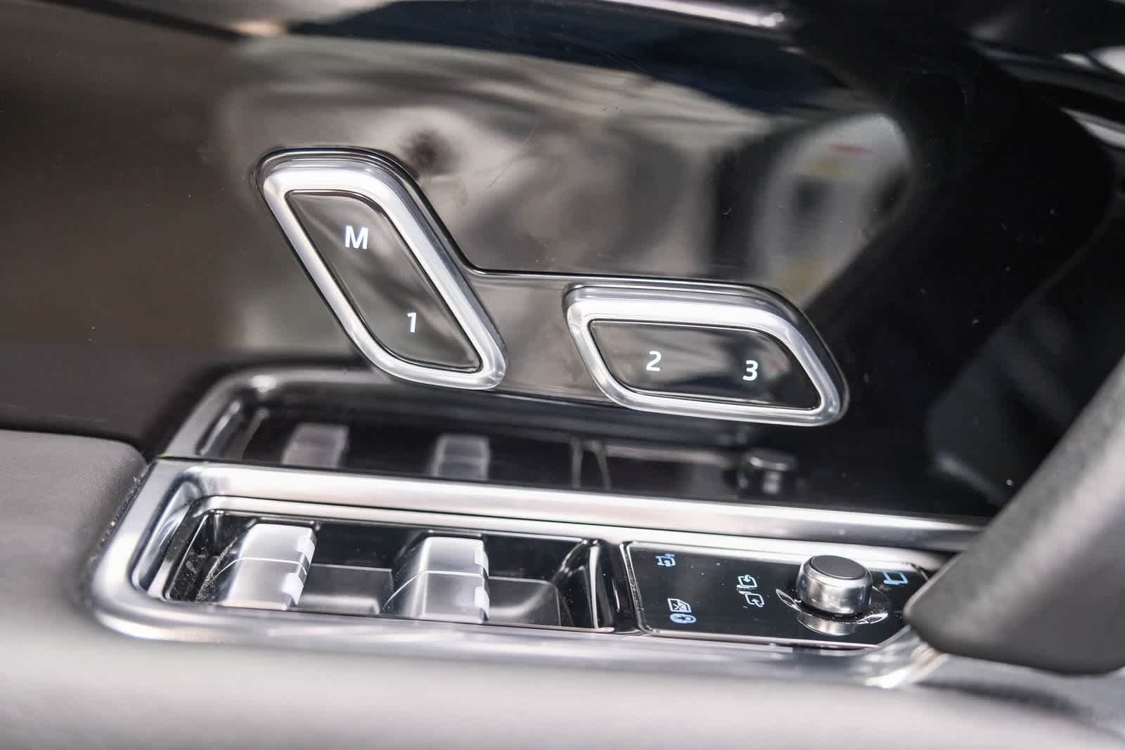 Thumbnail: 2024 Land Rover Range Rover - 22