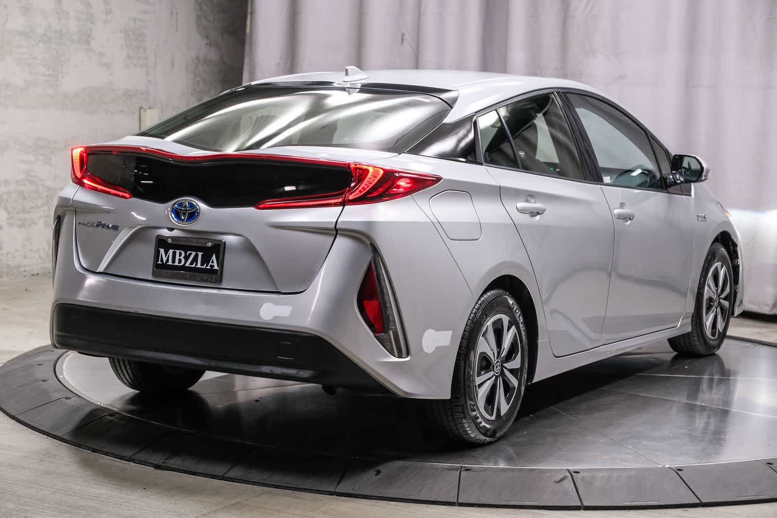 Thumbnail: 2017 Toyota Prius Prime - 4