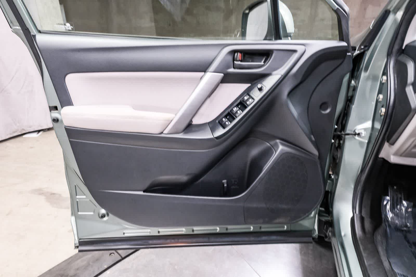 Thumbnail: 2015 Subaru Forester - 21