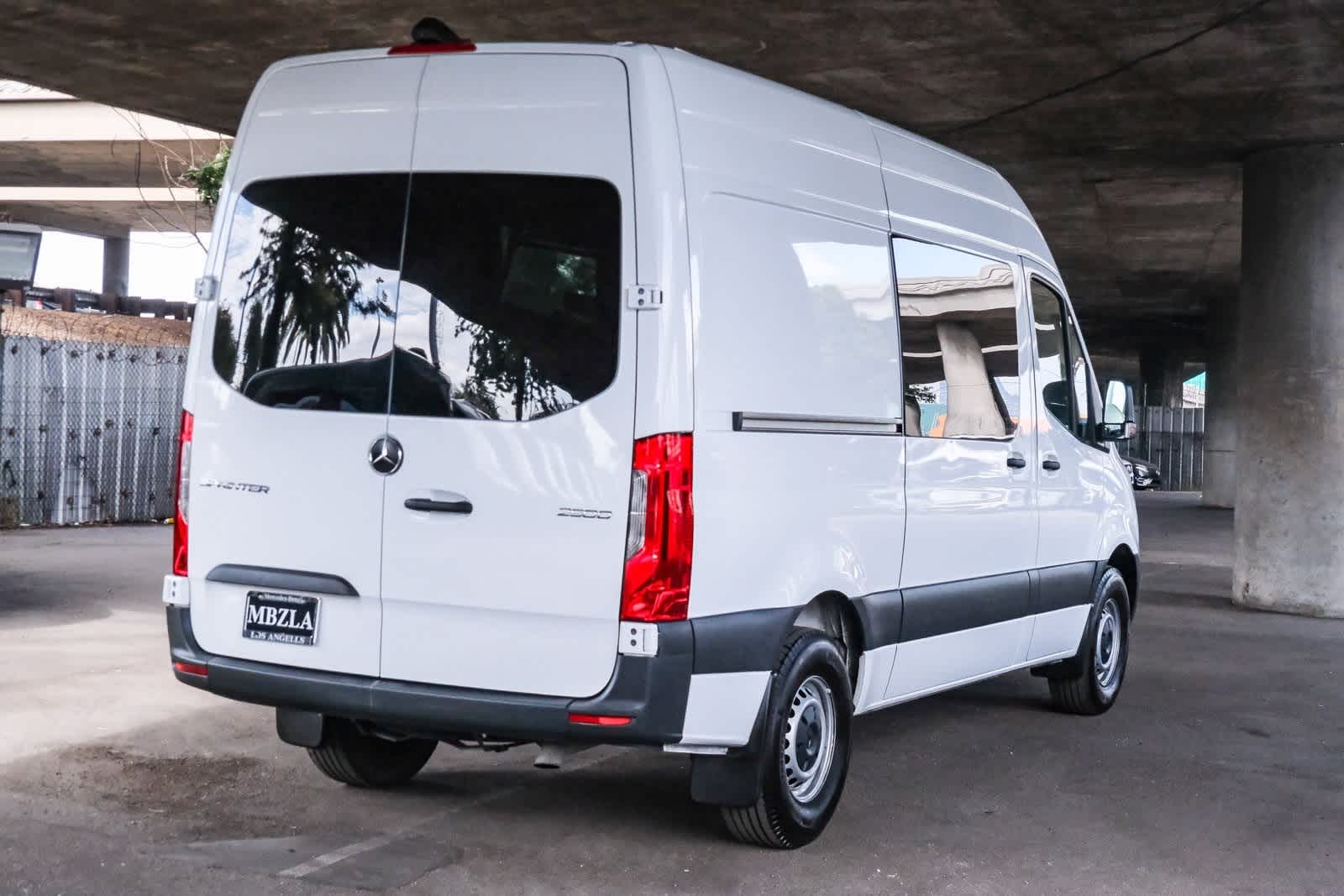 Thumbnail: 2023 Mercedes-Benz Sprinter - 4