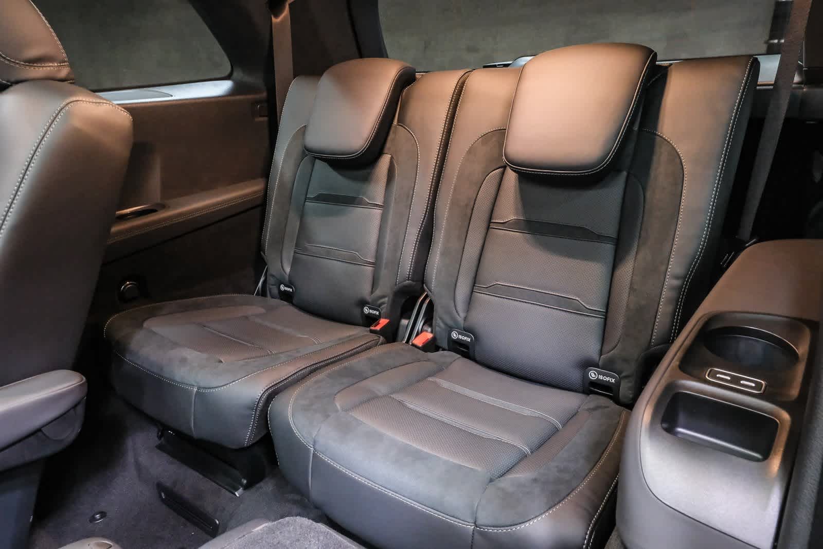 Thumbnail: 2026 Mercedes-Benz GL-Class - 20