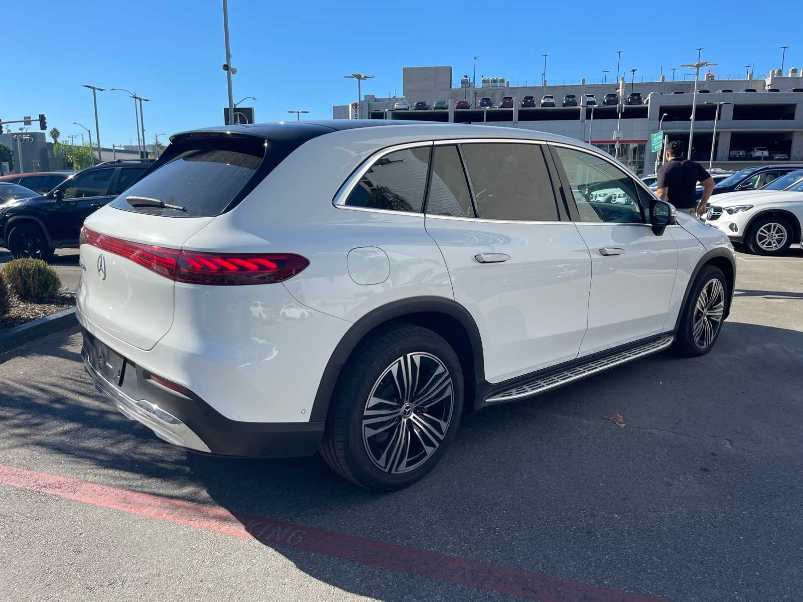Thumbnail: 2023 Mercedes-Benz EQS - 3
