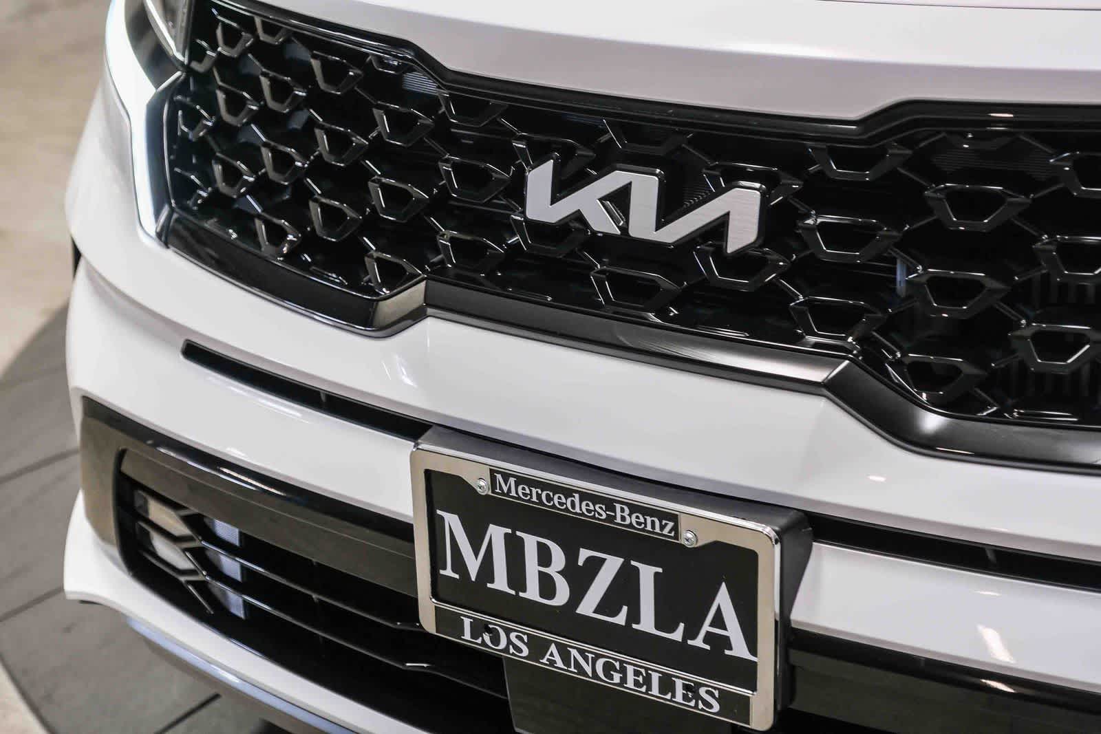 Thumbnail: 2023 Kia Sorento - 11