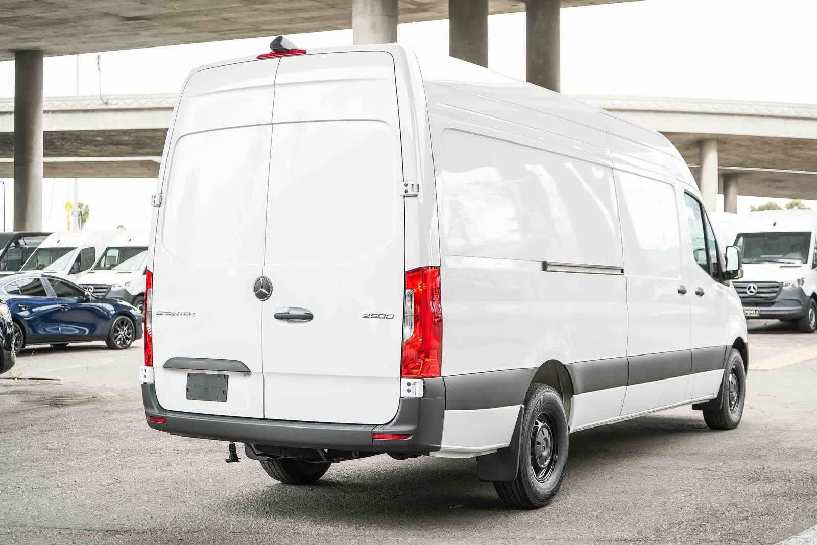 Thumbnail: 2026 Mercedes-Benz Sprinter - 6