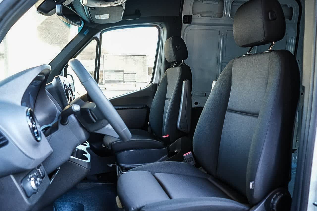 Thumbnail: 2026 Mercedes-Benz Sprinter - 16