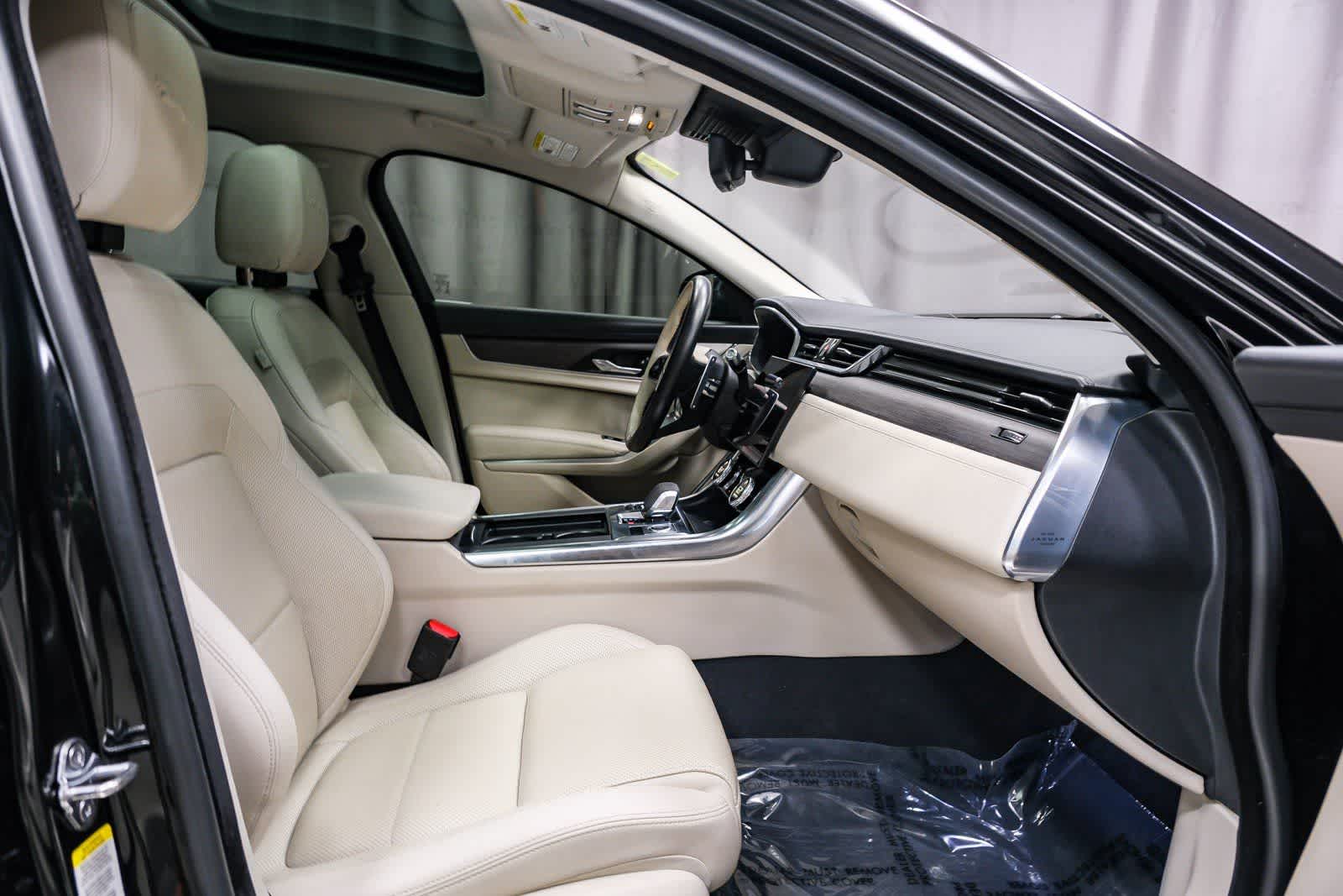 Thumbnail: 2021 Jaguar XF - 16