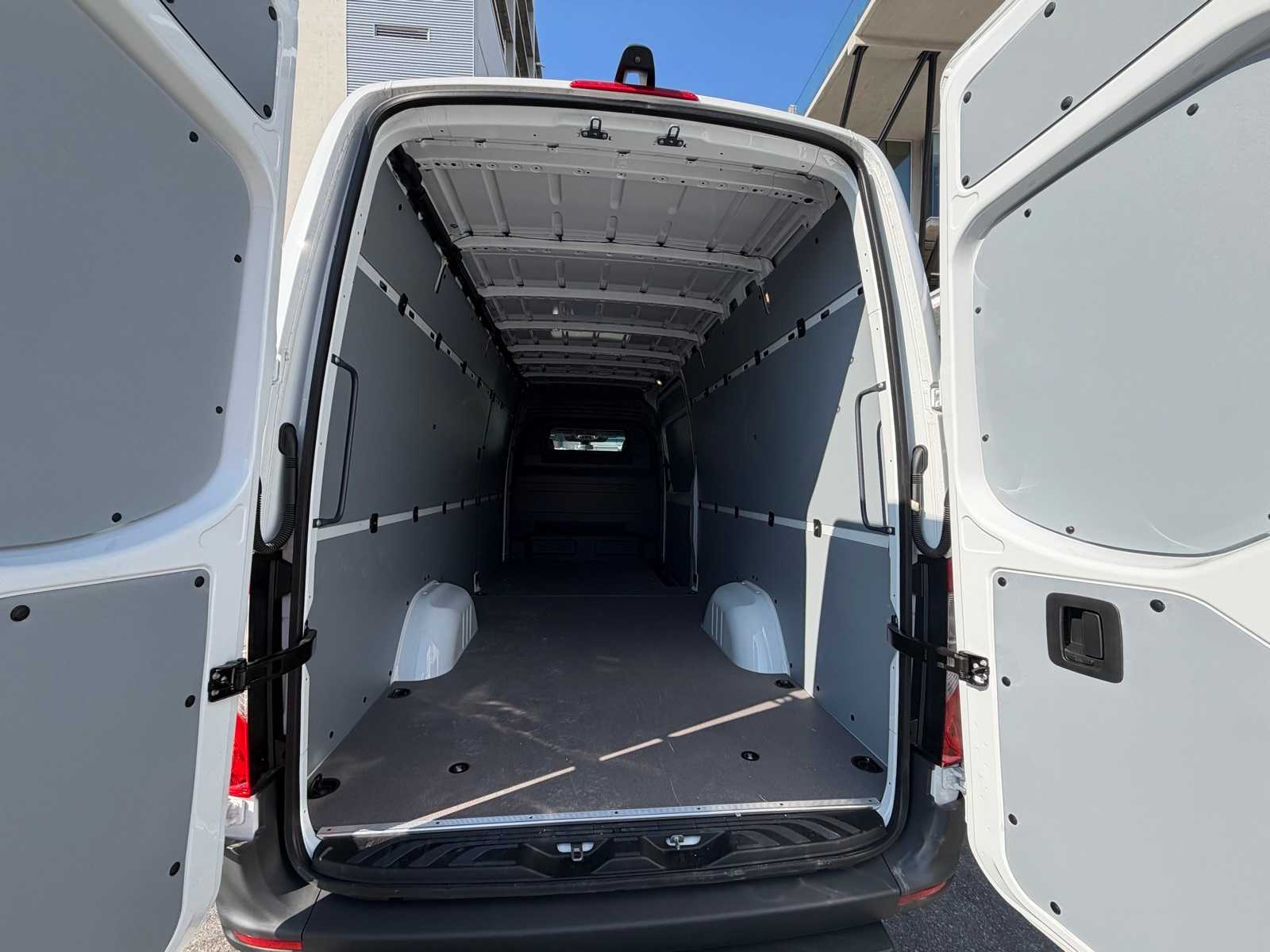 Thumbnail: 2024 Mercedes-Benz eSprinter - 7