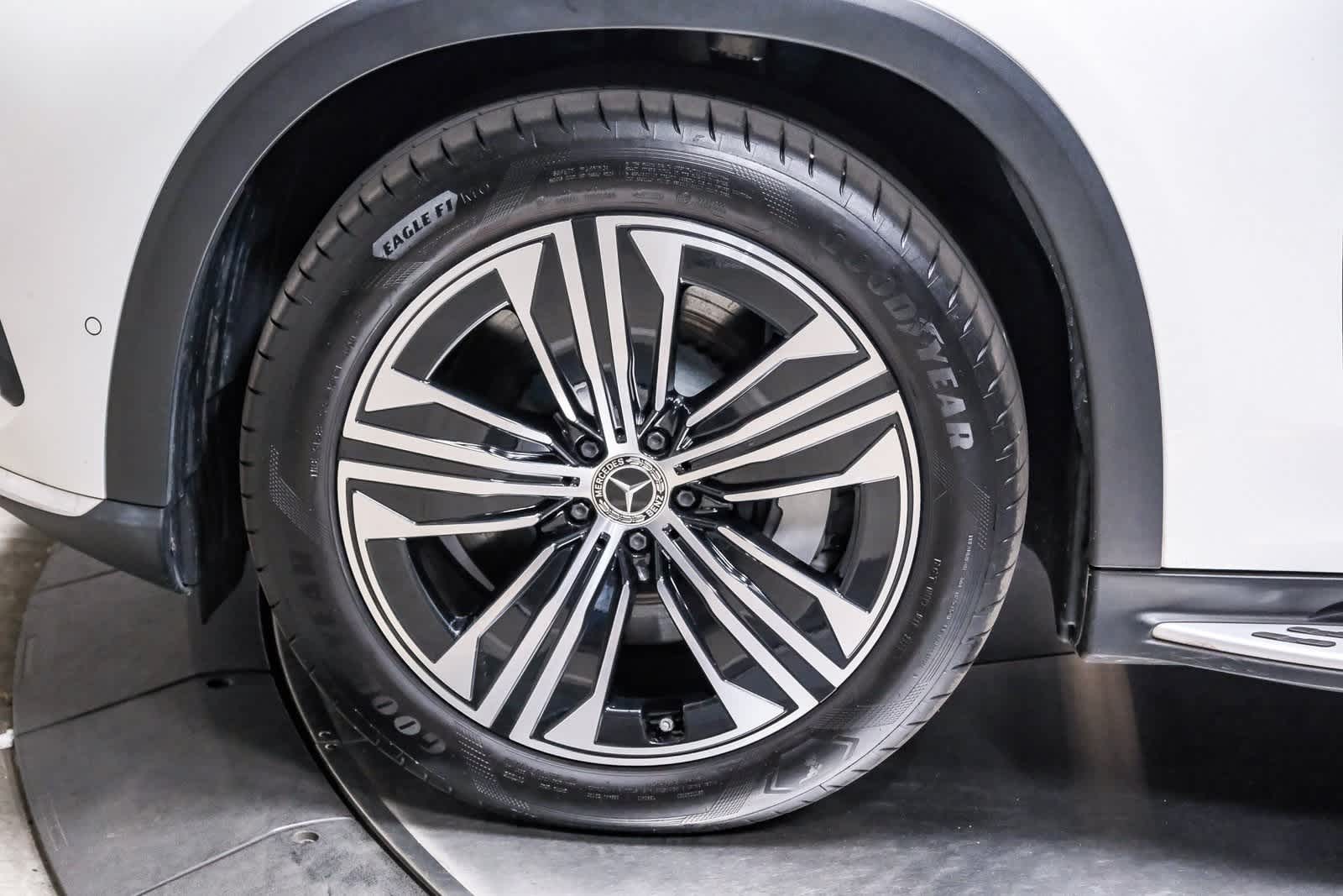 Thumbnail: 2023 Mercedes-Benz EQS - 10