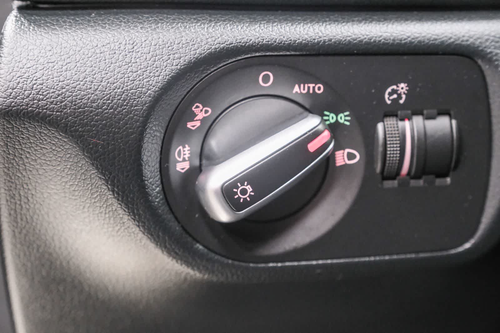 Thumbnail: 2018 Audi Q3 - 25