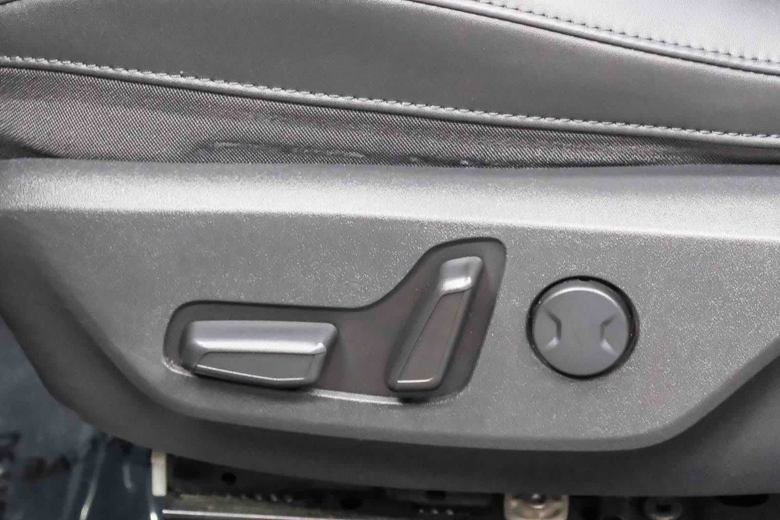 Thumbnail: 2023 Kia Niro - 25