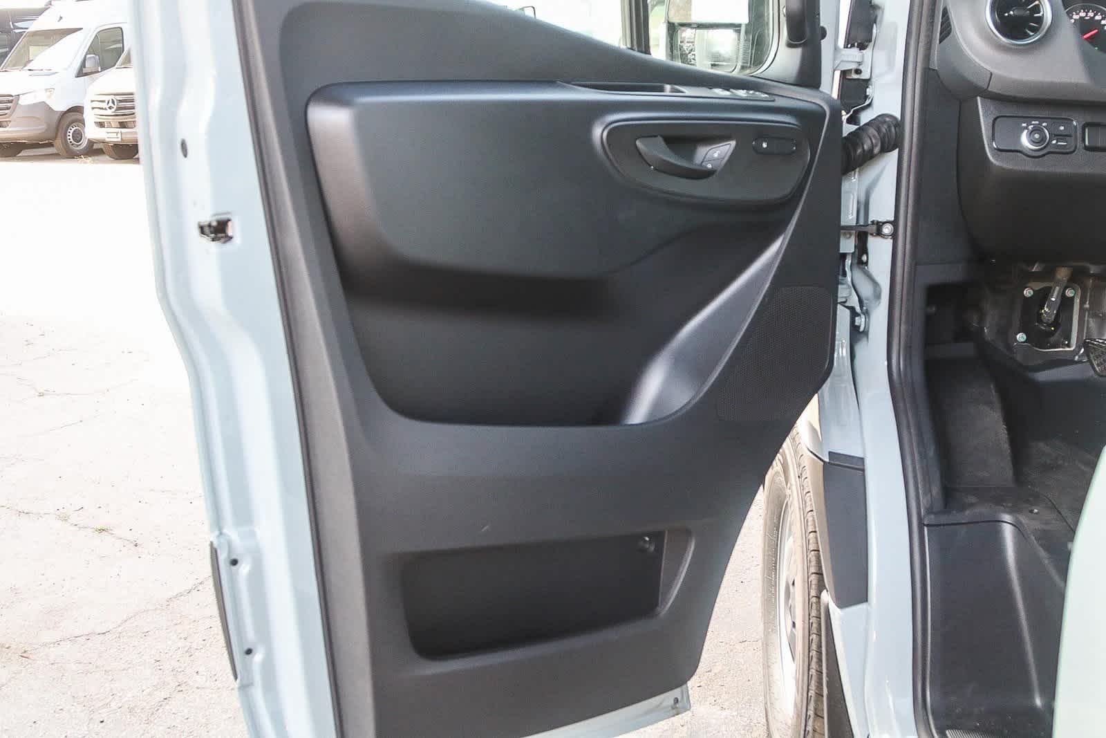 Thumbnail: 2025 Mercedes-Benz Sprinter - 19