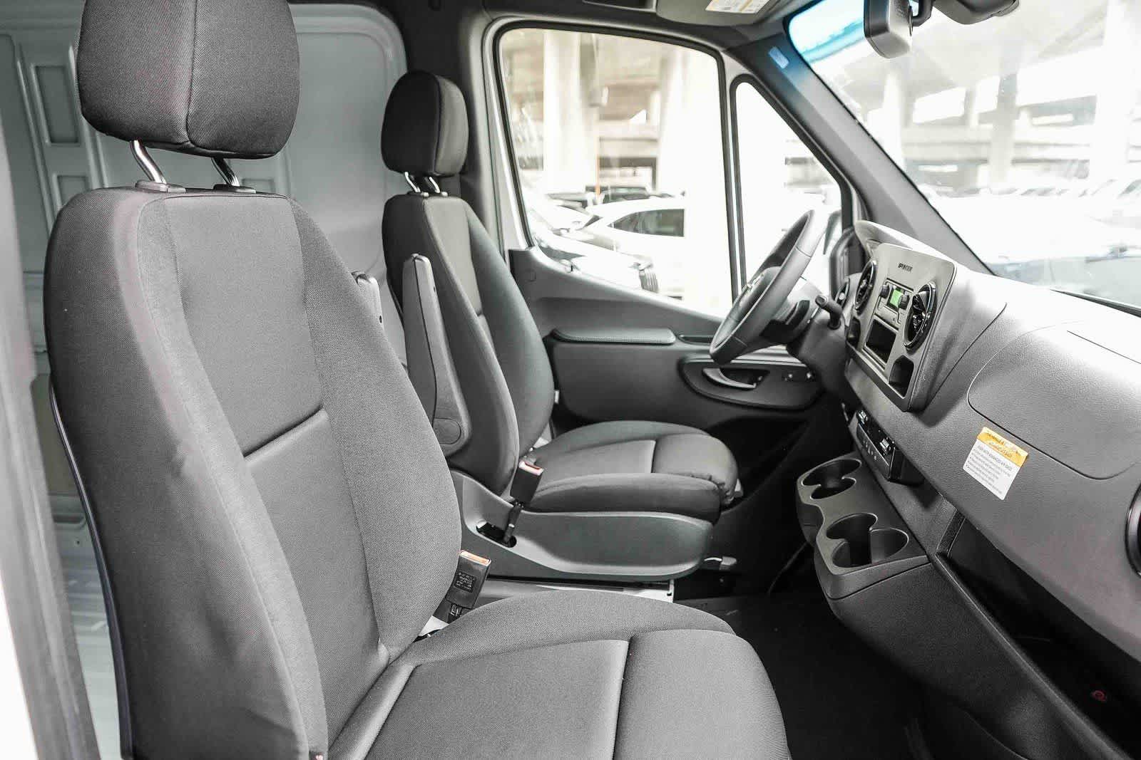 Thumbnail: 2026 Mercedes-Benz Sprinter - 15