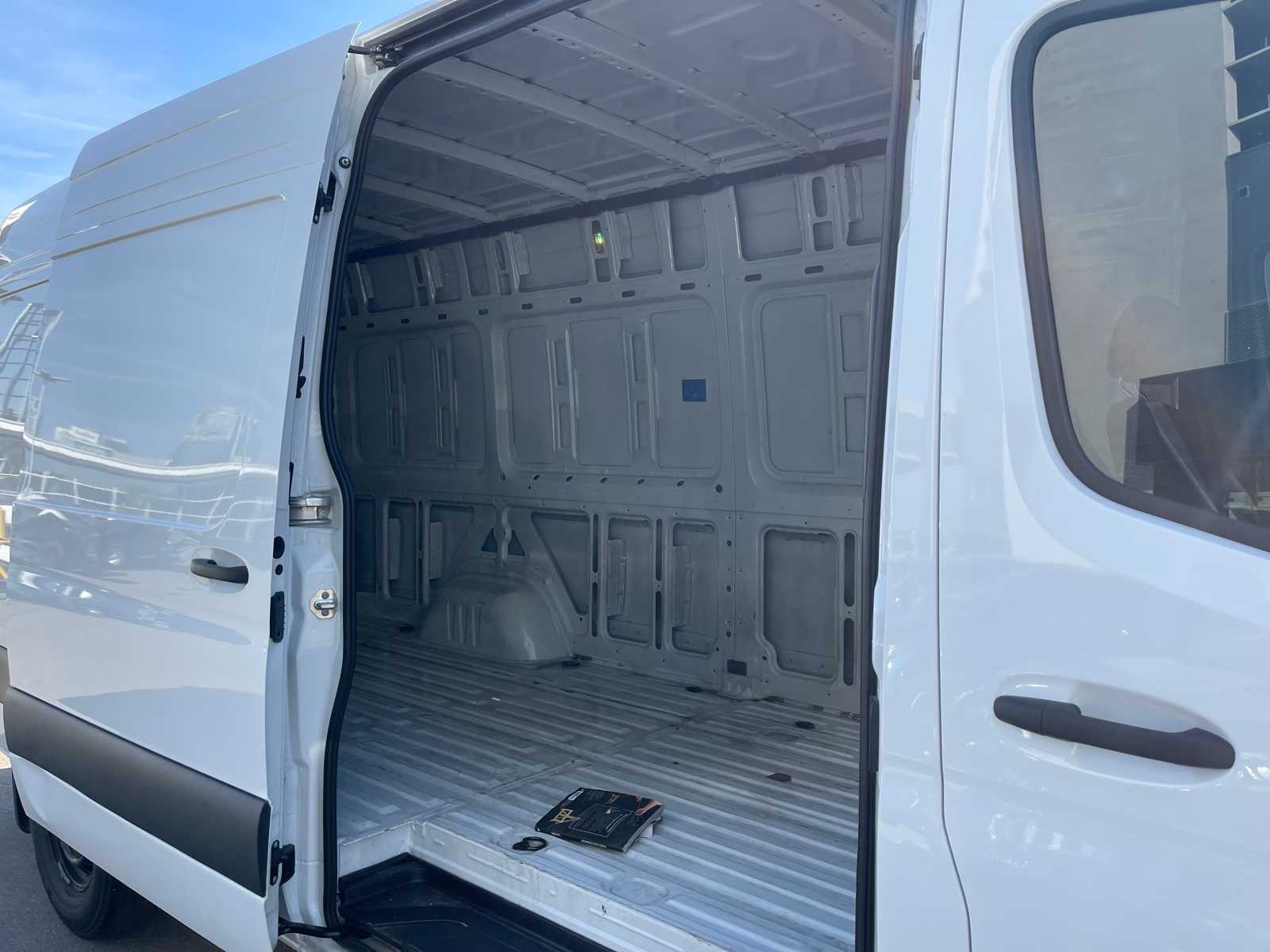 Thumbnail: 2025 Mercedes-Benz Sprinter - 4